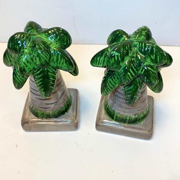 Palm Tree Ceramic Salt and Pepper Shakers Souvenir from Jamaica - Picture 4 of 5